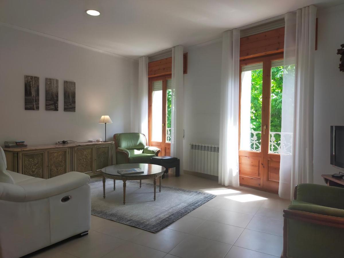 Can Planas Soleado, Amplio Con Vistas Y Parking Sant Joan de les Abadesses Luaran gambar